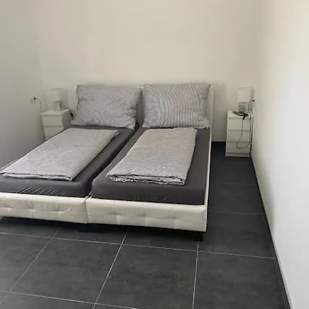Dora Vendeghaz Apartman *